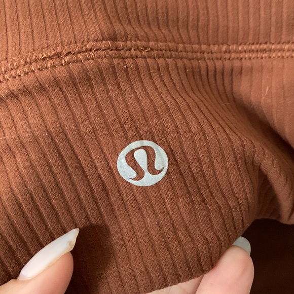 SOLD* Lululemon Ribbed Sports Bra - Size 6 - Picture 4 of 4